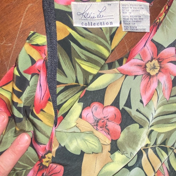 Vintage Kathy Lee Collection flowered dress. Size 10. - Picture 7 of 8